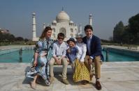 <p><strong>Wann: 18. Februar 2018</strong><br> Sophie Trudeau wählte ein traditionelles indisches Outfit, als sie am Sonntag mit ihrem Mann, dem kanadischen Premierminister Justin Trudeau, und ihren Kindern vor dem Taj Mahal in Agra posierte. Die Trudeaus hoffen, die wirtschaftlichen Bezieungen zwischen Indien und Kanada intensivieren zu können.<em> (Bild: Getty)</em> </p>