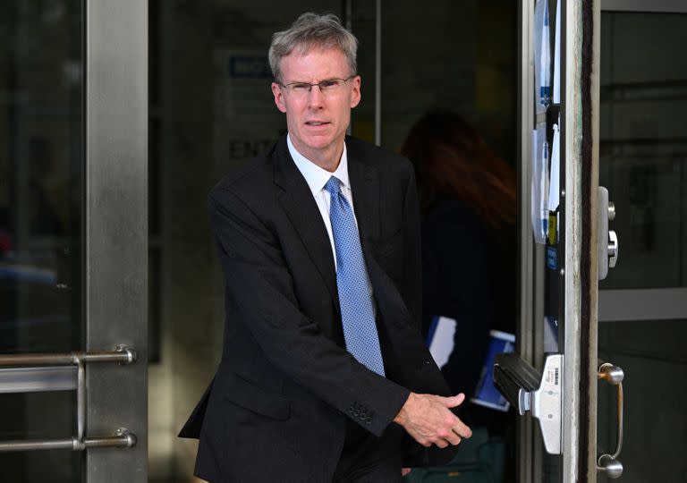 John Schmidtlein, abogado que representa a Google, sale del tribunal de Washington, el 12 de septiembre de 2023. (Foto de Mandel NGAN / AFP)