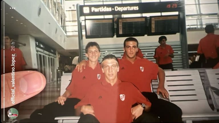 Maxi López junto a dos compañeros en su etapa como jugador de River