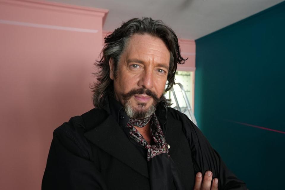 Undated Handout Photo from Changing Rooms. Pictured: Laurence Llewelyn-Bowen. See PA Feature SHOWBIZ TV Changing Rooms. Picture credit should read: PA Photo/Channel 4. WARNING: This picture must only be used to accompany PA Feature SHOWBIZ TV Changing Rooms. Channel 4 images must not be altered or manipulated in any way. This picture may be used solely for Channel 4 programme publicity purposes in connection with the current broadcast of the programme(s) featured in the national and local press and listings. Not to be reproduced or redistributed for any use or in any medium not set out above.