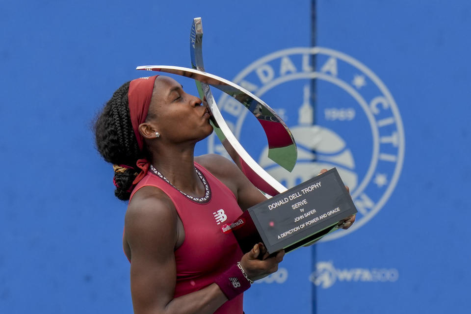 CORRECTS THAT SAKKARI IS FROM GREECE, NOT GERMANY - Coco Gauff, of the United States, kisses the trophy after defeating Maria Sakkari, of Greece, in the women's singles final of the DC Open tennis tournament Sunday, Aug. 6, 2023, in Washington. (AP Photo/Alex Brandon)