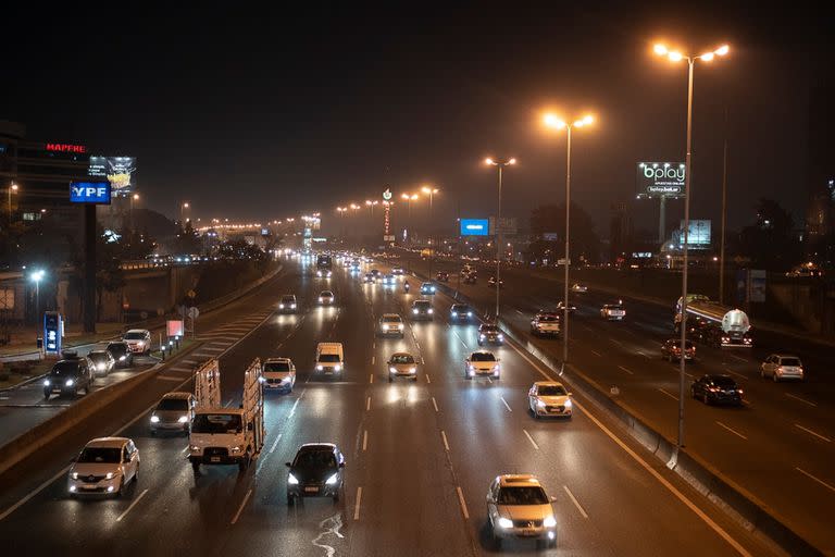 Se inició una fuerte presión oficial para revertir la concesión, especialmente la que corre sobre la Panamericana y que tuvo entre sus socios a la familia Macri