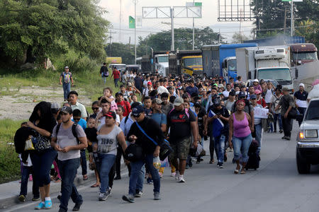 A large group of Hondurans fleeing poverty and violence, move in a caravan toward the United States, in San Pedro Sula, Honduras October 13, 2018. REUTERS/Jorge Cabrera