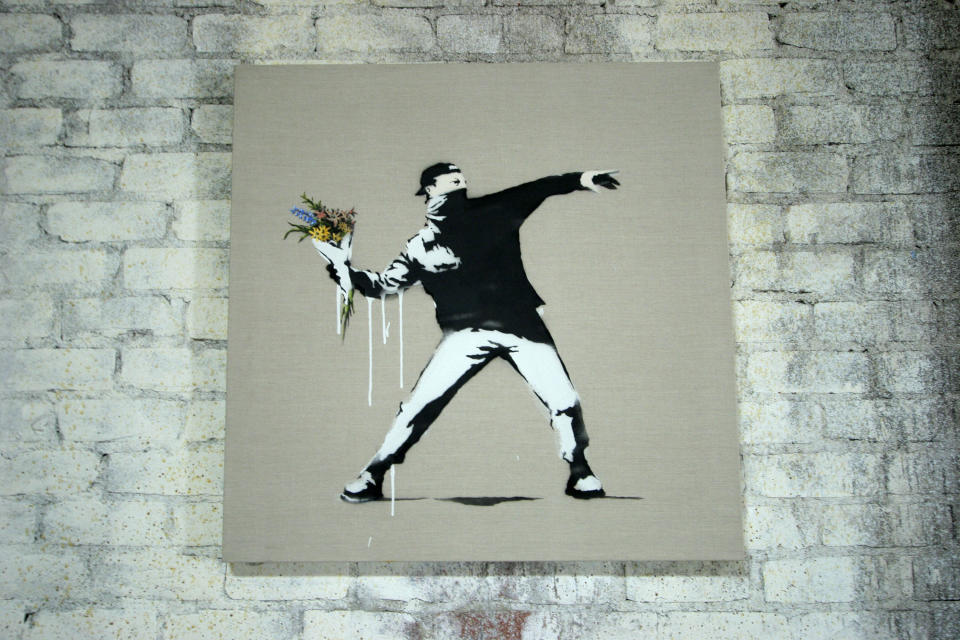 Banksys Motiv Flower Thrower (Bild: Rebecca Sapp/WireImage)