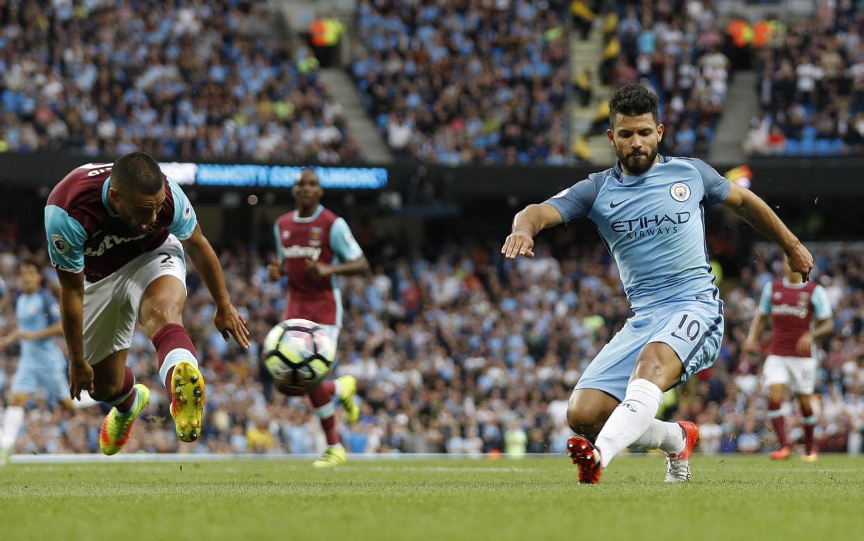 Football Soccer Britain - Manchester City v West Ham United - Premier League - Etihad Stadium - 28/8/16 Manchester City&#39;s Sergio Aguero misses a chance to score Reuters / Darren Staples Livepic EDITORIAL USE ONLY. No use with unauthorized audio, video, data, fixture lists, club/league logos or &quot;live&quot; services. Online in-match use limited to 45 images, no video emulation. No use in betting, games or single club/league/player publications.  Please contact your account representative for further details.