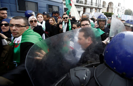 Police try to disperse lawyers marching during a protest to demand the immediate resignation of President Abdelaziz Bouteflika, in Algiers, Algeria March 23, 2019. REUTERS/Ramzi Boudina