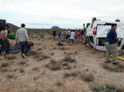 <p>BAJA CALIFORNIA SUR (MÉXICO), 14/02/2018.- Vista general del accidente de uno de los vehículos que formaba parte de la caravana de la aspirante presidencial indígena Marichuy hoy, miércoles 14 de febrero de 2018, en el tramo carretero entre San Ignacio y Vizcaíno, en el estado de Baja California Sur (México). La aspirante presidencial indígena María de Jesús Patricio, conocida como Marichuy, resultó herida y otra persona falleció hoy al sufrir un accidente la camioneta en que viajaban en el estado mexicano de Baja California Sur, informó el Congreso Nacional Indígena (CNI). El reporte indica que a bordo de la camioneta viajaban 11 miembros del Concejo Indígena de Gobierno (CIG), constituido en mayo de 2017 por el CNI para participar en el proceso electoral de 2018. EFE/ Manuel Pérez </p>