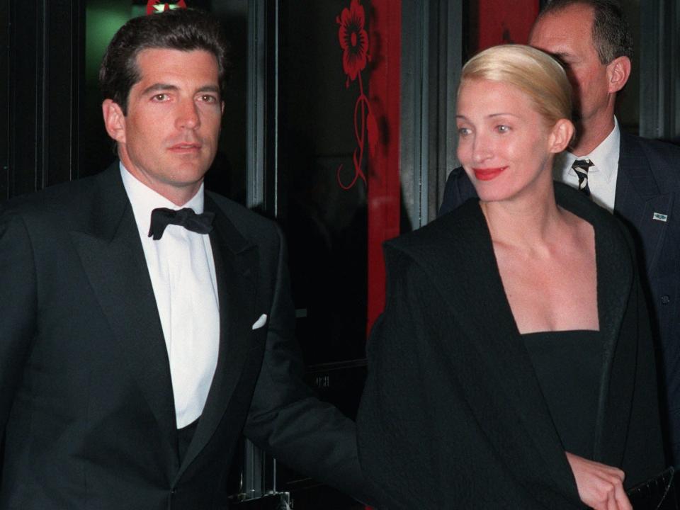 John F. Kennedy, Jr. and his wife, Carolyn Bessette Kennedy, in 1998.