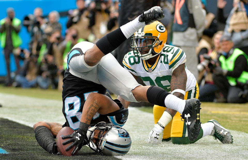 <p>Damiere Byrd #18 of the Carolina Panthers catches a touchdown pass against Josh Hawkins #28 of the Green Bay Packers in the third quarter during their game at Bank of America Stadium on December 17, 2017 in Charlotte, North Carolina. (Photo by Grant Halverson/Getty Images) </p>