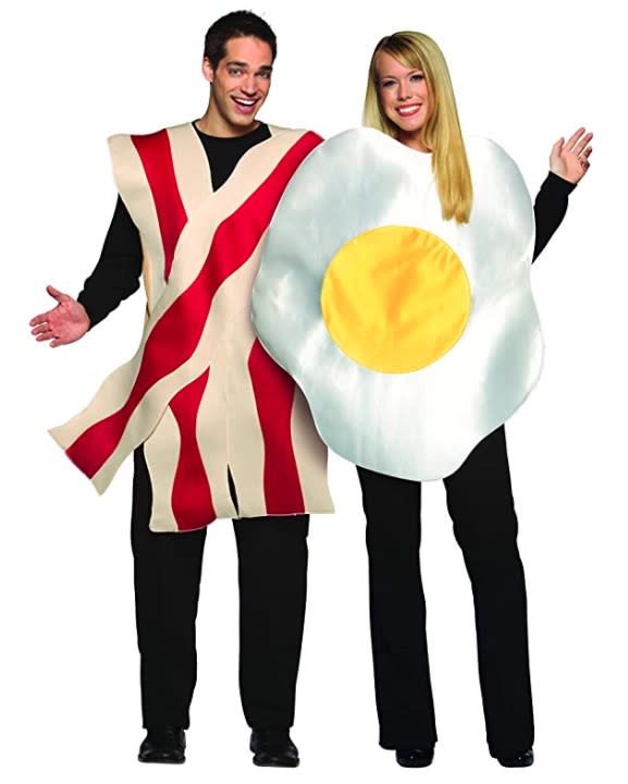 bacon and eggs couples halloween costume, best couples costume