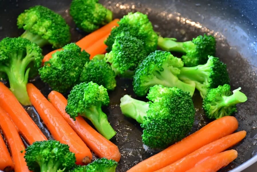 深綠色蔬菜富含豐富的維他命K。（示意圖／Pixabay）