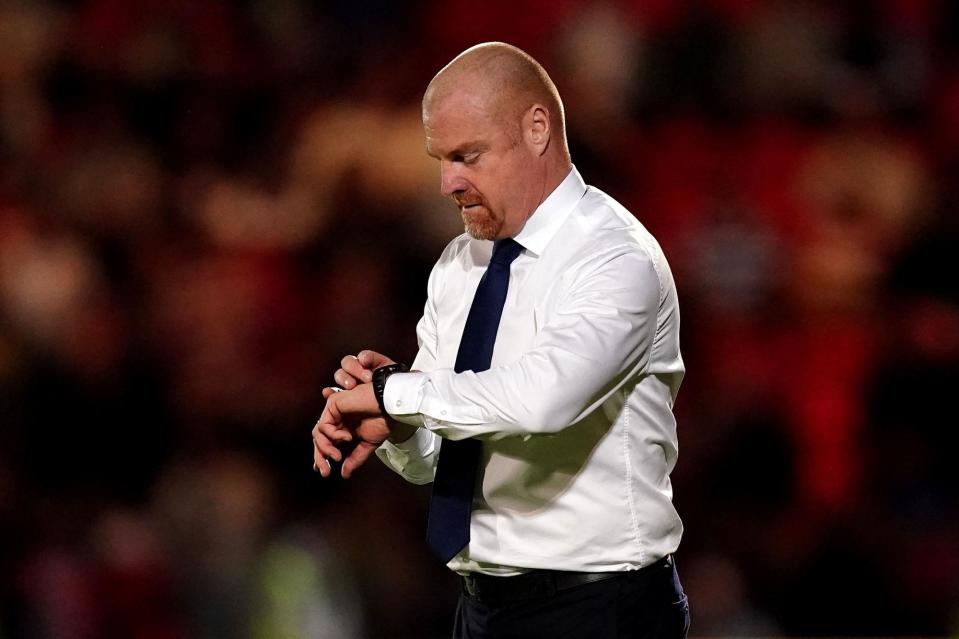 Everton manager Sean Dyche checks his watch during the Carabao Cup second round match at the Eco-Power Stadium, Doncaster. Picture date: Wednesday August 30, 2023. PA Photo. See PA story SOCCER Doncaster. Photo credit should read: Mike Egerton/PA Wire.RESTRICTIONS: EDITORIAL USE ONLY No use with unauthorised audio, video, data, fixture lists, club/league logos or 