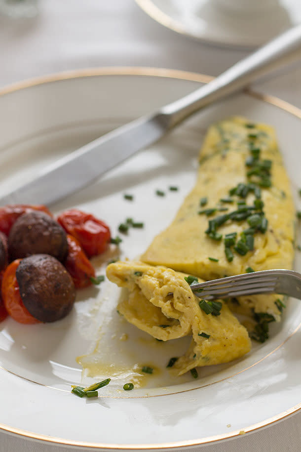 <strong>Get the <a href="http://slimpalate.com/classic-french-omelette-with-chives-and-smoked-gouda-paleo-primal-grain-free-gluten-free/" target="_blank">Classic French Omelet with Chives and Smoked Gouda recipe</a> from Slim Palate</strong>