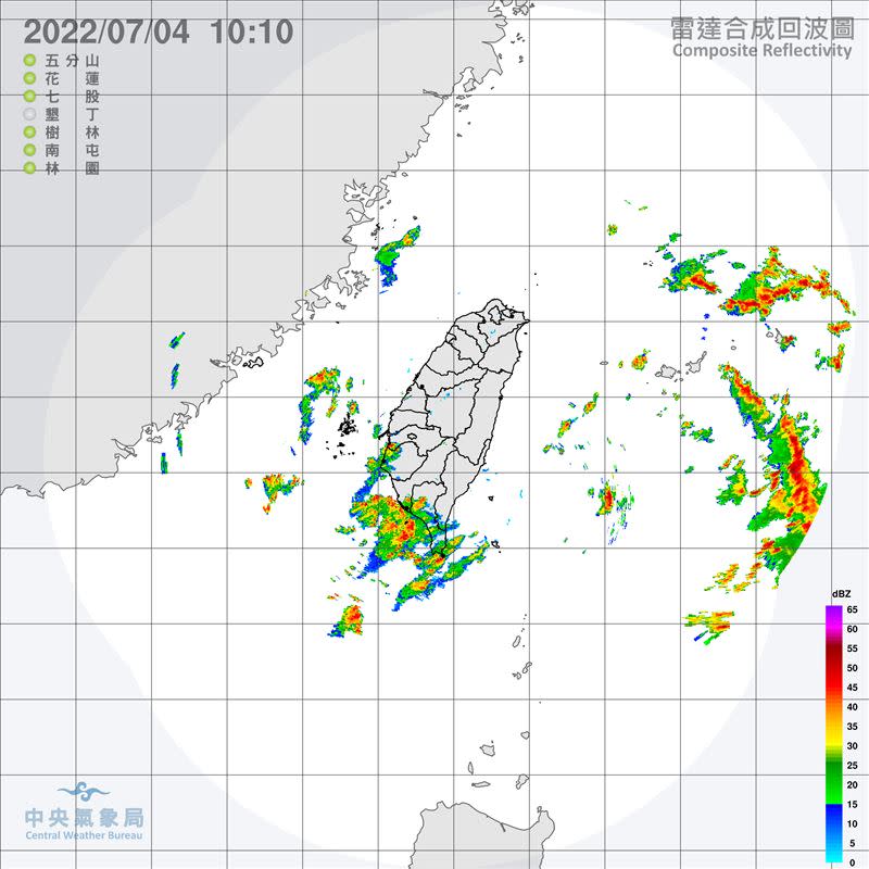 南部沿海地區上空有雲層聚集。（圖／翻攝自氣象局）