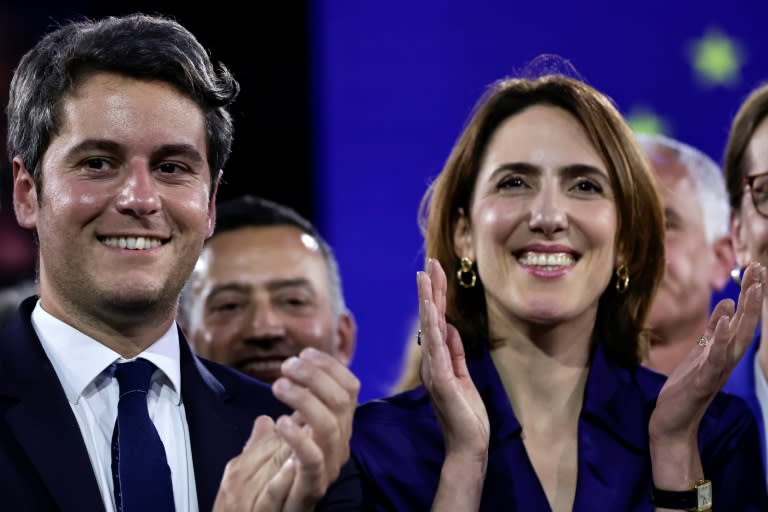 Valérie Hayer et Gabriel Attal lors d'un meeting électoral à Aubervilliers en Seine-Saint-Denis, le 1er juin 2024 (STEPHANE DE SAKUTIN)