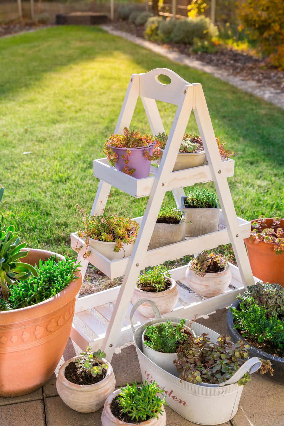 patio decor ideas shelving