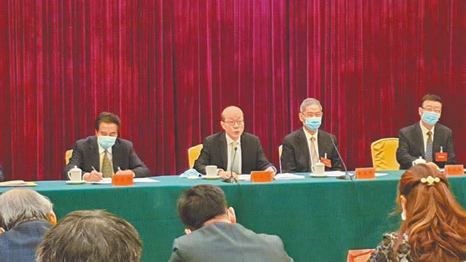 北京6日舉辦「兩岸領導人歷史性會晤5周年座談會」，大陸國台辦主任劉結一（左）、海協會長張志軍（右）出席。（藍孝威攝）