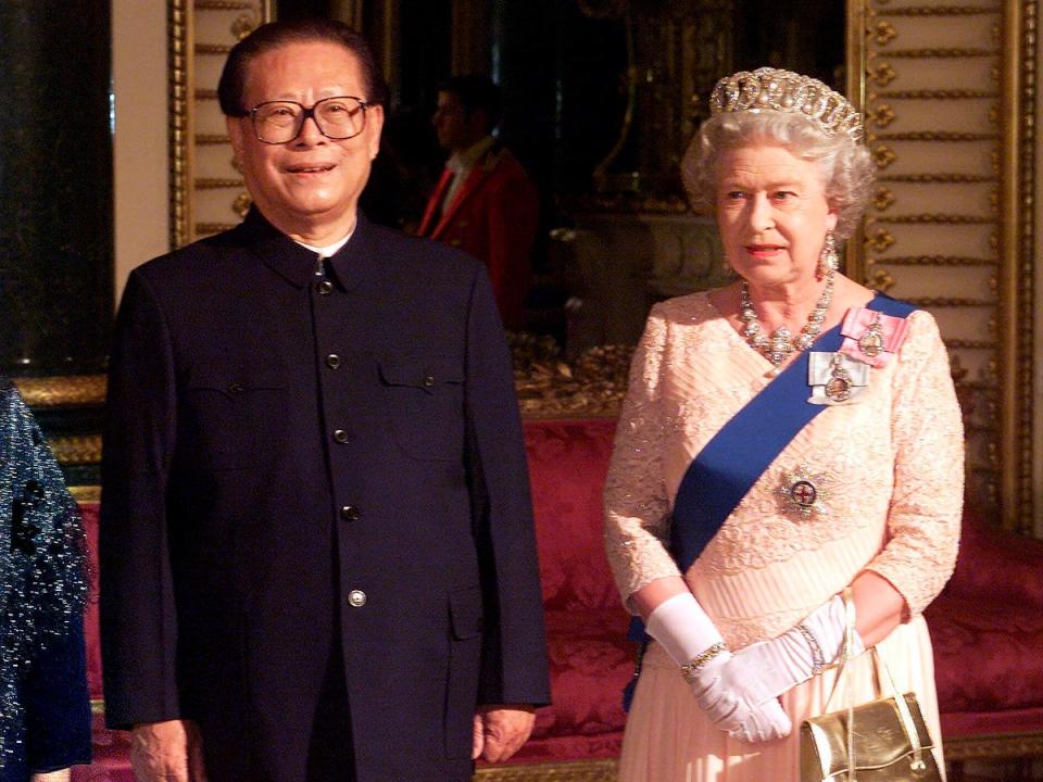 Jiang and Queen Elizabeth II pose for a photograph before a state banquet at Buckingham Palace in 1999 (AP)