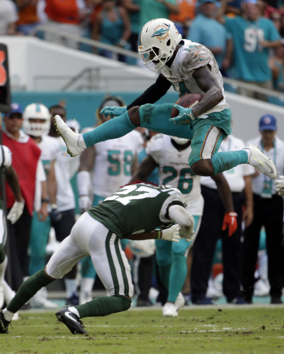 A league source tells Yahoo Sports that Miami Dolphins wide receiver Jarvis Landry will not be dealt before the NFL trading deadline. (AP Photo/Lynne Sladky)