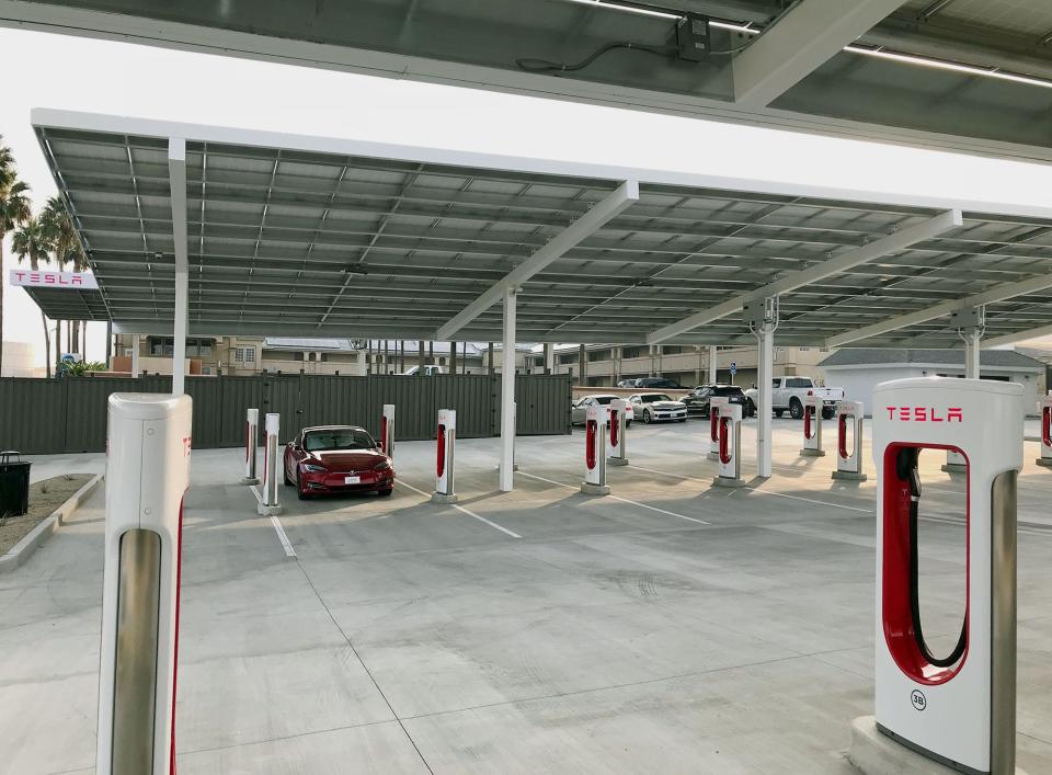 Tesla Supercharger Kettleman City