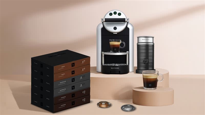 Nespresso祭出官網限定「經典商用咖啡組合」，購買Zenius 商用機型搭配 300 顆咖啡膠囊享76折起，再贈奶泡機（價值3,080元）。（圖／品牌業者提供）