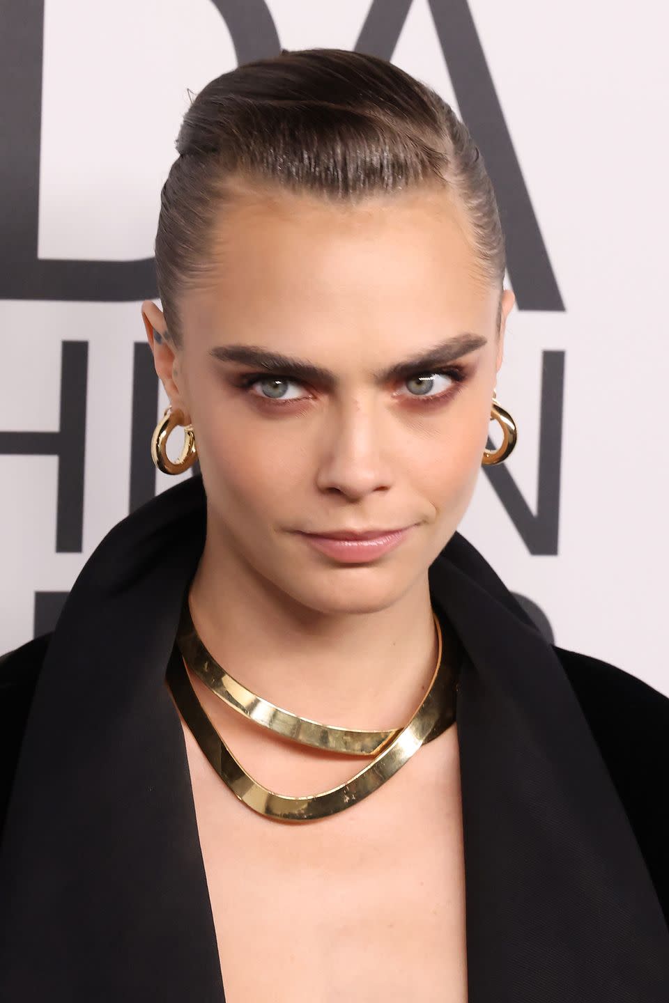 <p>a slicked-back 'do never fails to turn heads and model <strong>Cara Delavigne </strong>is all the evidence needed. Just remember to slick your hair back when it's dry as if you do so when it's wet the hair could appear separated and thinner.</p>