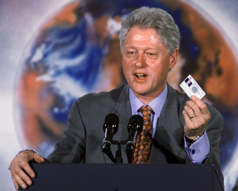 Auch der (frühere) US-Präsident Bill Clinton ist ein stolzer Führerschein-Besitzer   