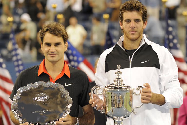 Lo impensado ocurrió: Del Potro ya le ganó la final del US Open a Federer y ambos exhiben los trofeos
