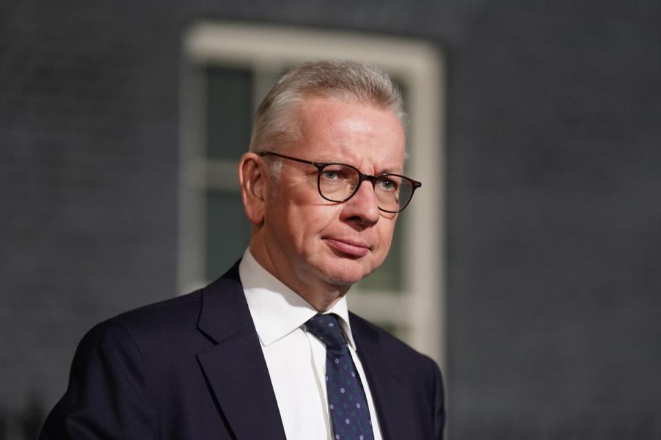 Subiendo de nivel, el secretario Michael Gove dijo anteriormente que las autoridades locales y las asociaciones de vivienda deberían rendir cuentas por las casas no aptas (PA Wire)