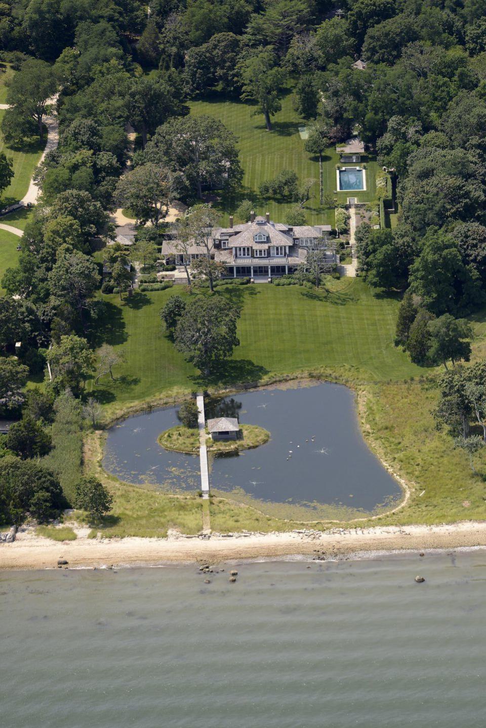 8) Roque and Lauer bought Richard Gere's former Hamptons home in 2016.