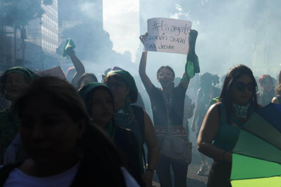 Una mujer en una manifestación a favor del aborto en el Día Internacional del Aborto Seguro en Ciudad de México, el jueves 28 de septiembre de 2023. (AP Foto/Alexa Herrera)