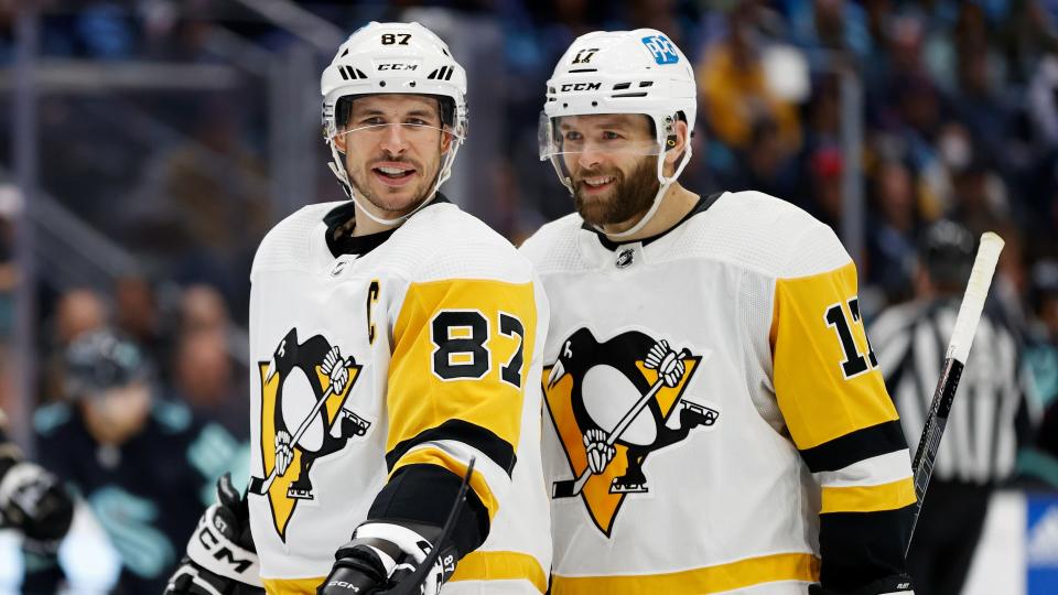 Pittsburgh Penguins stars Sidney Crosby and Bryan Rust's nice gesture towards a die-hard fan turned sour after the fan lost the valuable memorabilia on the flight back home. (Getty Images)