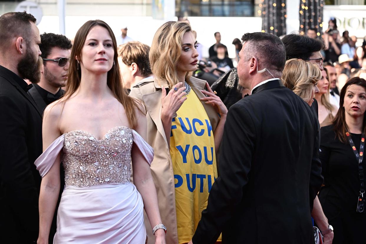 La mannequin ukrainienne Alina Baikova, ici sur le tapis rouge du Festival de Cannes, vendredi 26 mai.