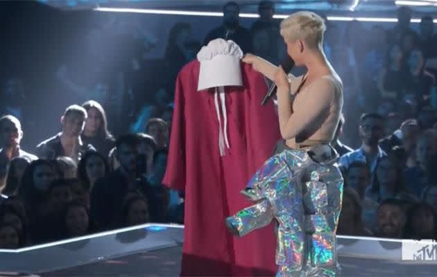 Katy tries to pick out her uhm, outfit? Source: MTV