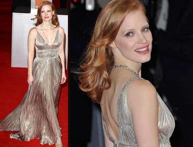 Auch <b>Jessica Chastain</b> entschied sich für den Metallic-Look. In einer silberfarbenen Robe von Oscar de la Renta strahlte die Schauspielerin auf dem roten Teppich.