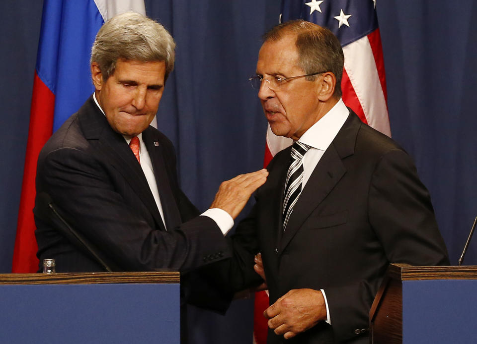 U.S. Secretary of State John Kerry (L) and Russian Foreign Minister Sergei Lavrov shake hands after making statements following meetings regarding Syria, at a news conference in Geneva September 14, 2013. The United States and Russia have agreed on a proposal to eliminate Syria's chemical weapons arsenal, Kerry said on Saturday after nearly three days of talks with Lavrov. REUTERS/Ruben Sprich (SWITZERLAND - Tags: POLITICS)