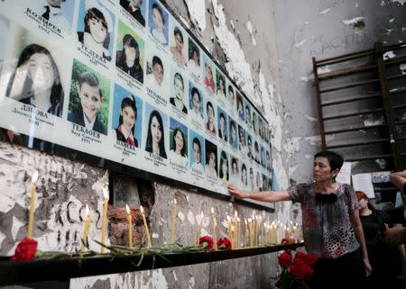 FILE PHOTO: A woman mourns during a ceremony commemorating the people who died during the 2004 Beslan hostage crisis at the southern Russian town's School Number One in Beslan, September 3, 2015. REUTERS/Kazbek Basayev