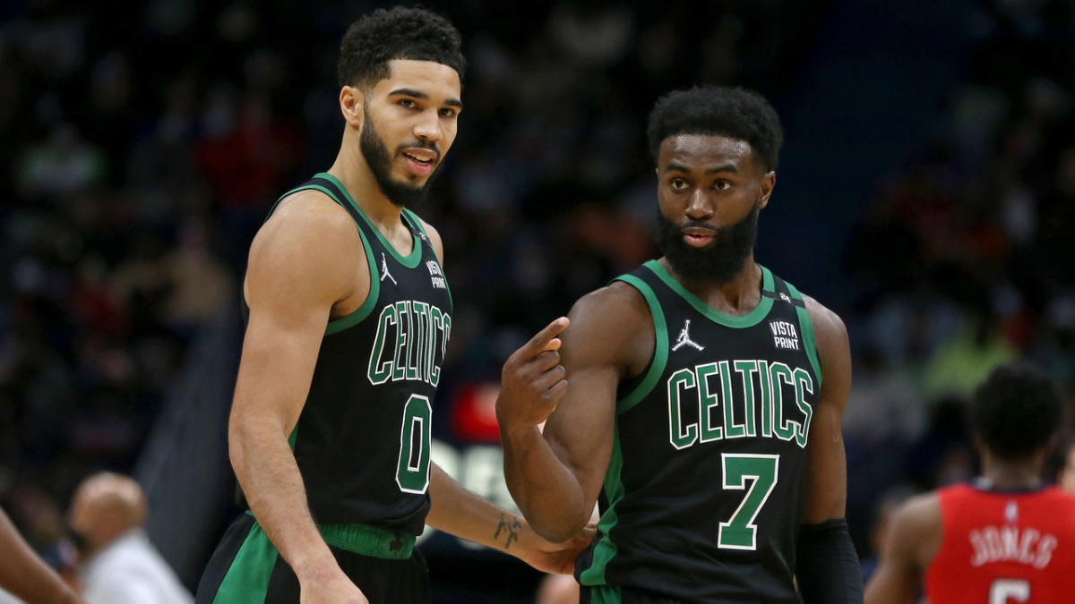 Regardez les stars des Celtics Jayson Tatum et Jaylen Brown mener une bataille d’entraînement épique en tête-à-tête