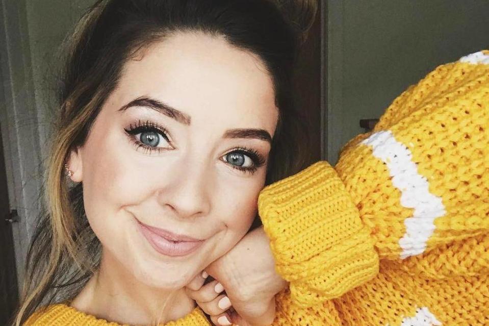 Zoella apologises for making fun of gay men on Twitter