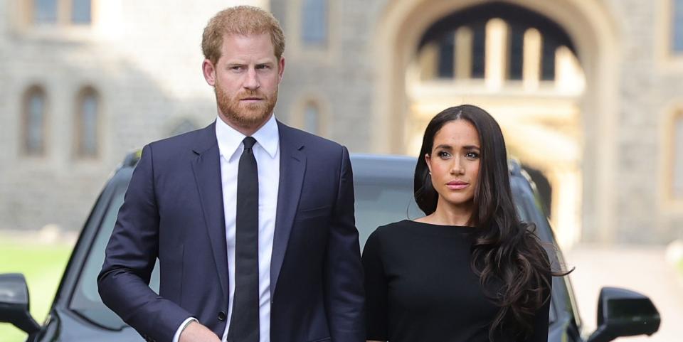 windsor, england september 10 prince harry, duke of sussex, and meghan, duchess of sussex arrive on the long walk at windsor castle arrive to view flowers and tributes to hm queen elizabeth on september 10, 2022 in windsor, england crowds have gathered and tributes left at the gates of windsor castle to queen elizabeth ii, who died at balmoral castle on 8 september, 2022 photo by chris jacksongetty images