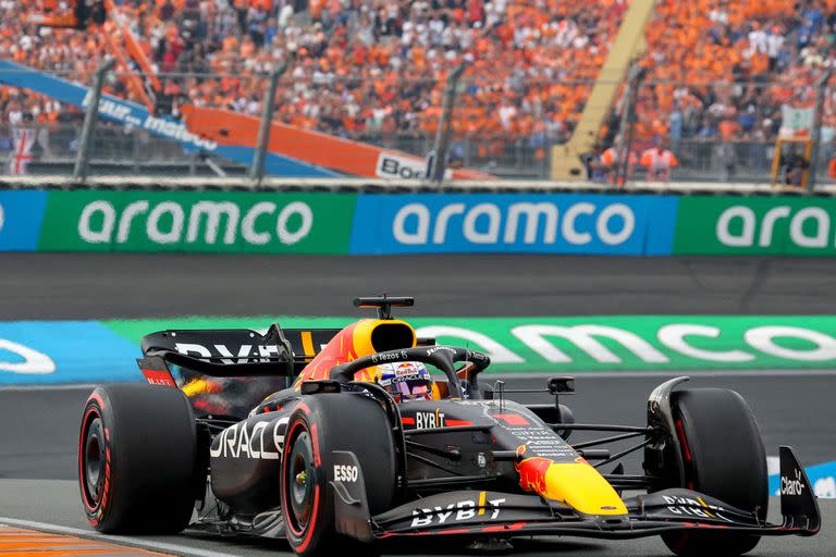 Max Verstappen cumplirá 25 años este viernes y puede festejar el domingo en Singapur como bicampeón de la Fórmula 1.