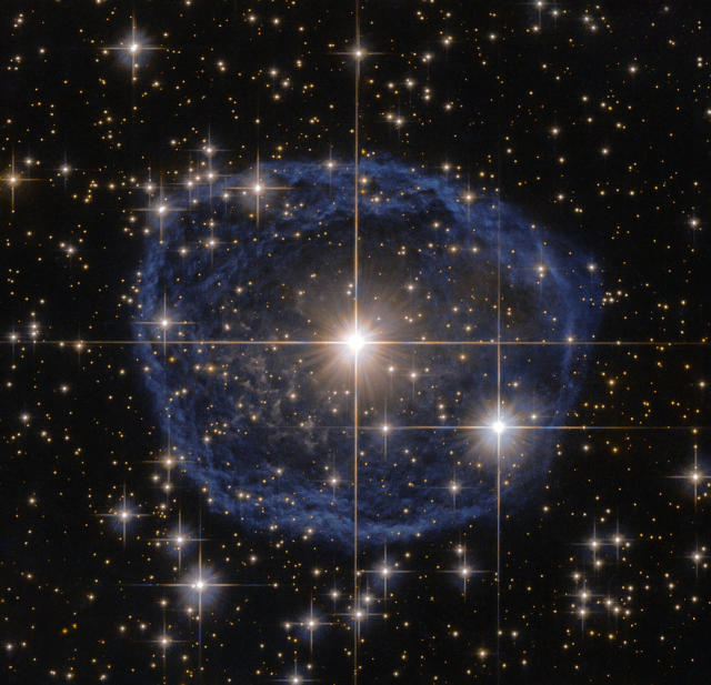 ring nebula from hubble space pictures