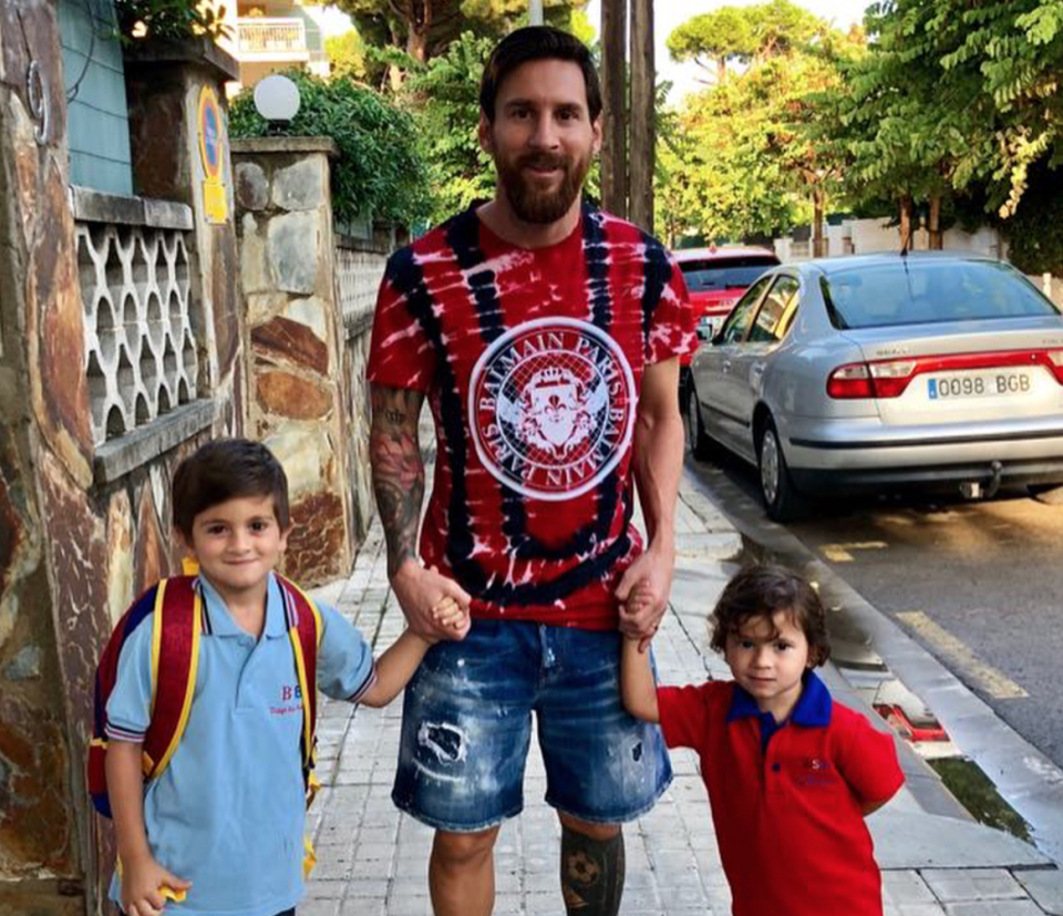 Lionel Messi llevando a sus hijos al colegio / Foto: Instagram @LeoMessi