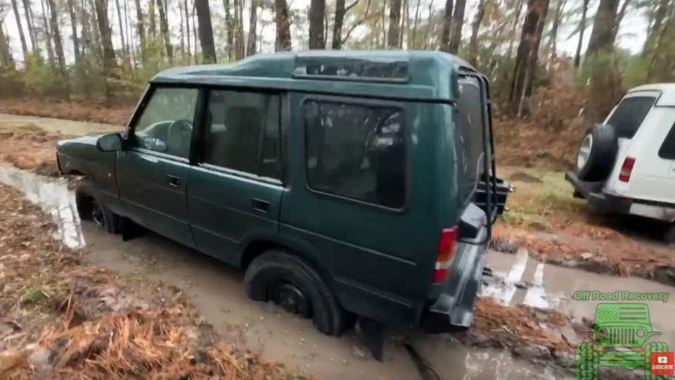 Land Rover Discoveries Get Stuck Using Street Tires