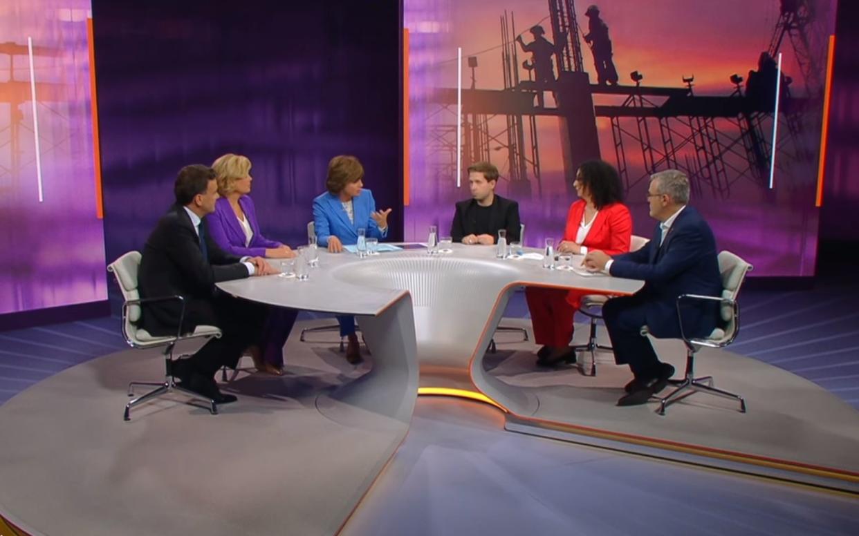 Kein Politiker war 2023 öfter in Talkshows zu Gast als Kevin Kühnert (Vierter von links), alleine bei "Maybrit Illner" war er sechsmal in der Sendung.  (Bild: ZDF)