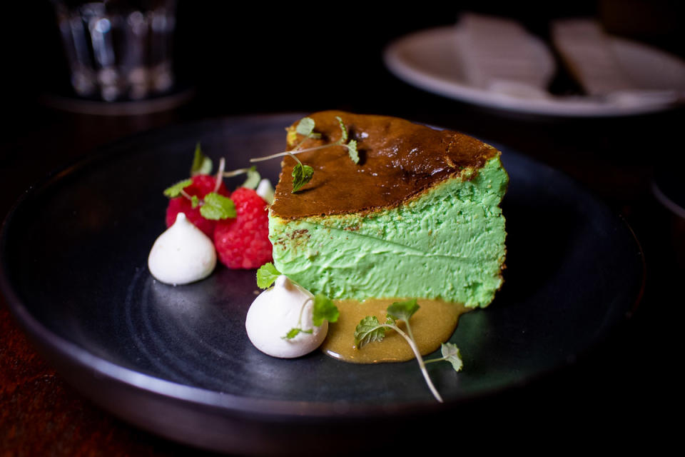 Pandan Burnt Cheesecake (PHOTO: Zat Astha/Yahoo Lifestyle SEA)