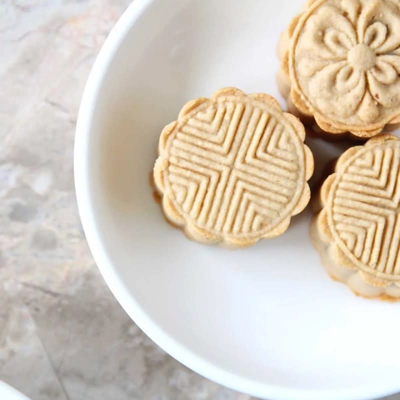 <p>All Purpose Veggies</p><p>Just 2 ingredients are all you need to make these versatile vegan mooncakes (minus the filling): cashew butter and coconut flour.</p><p><strong>Get the recipe here: <a href="https://allpurposeveggies.com/9959/quick-and-easy-2-ingredient-vegan-mooncakes-recipe/" rel="nofollow noopener" target="_blank" data-ylk="slk:2-Ingredient Vegan Mooncake;elm:context_link;itc:0;sec:content-canvas" class="link ">2-Ingredient Vegan Mooncake</a></strong></p>