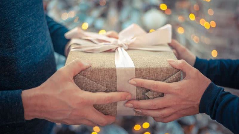原PO分享，交換禮物收到同事準備的「紓壓禮包」。（示意圖／翻攝自Pixabay）