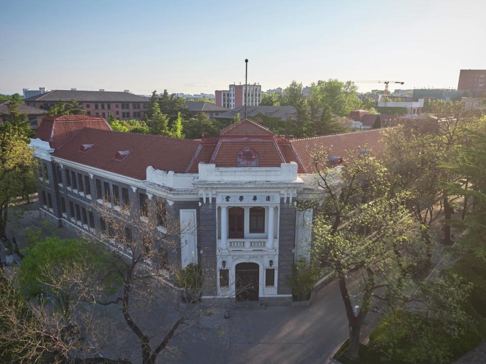 中國清華大學傳出被中國專家自評為世界一流大學，在網路引起熱議。   圖：翻攝自中國清大官網