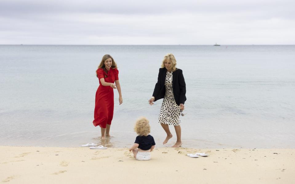 Carrie Johnson and Dr Jill Biden with Wilfred - Anadolu